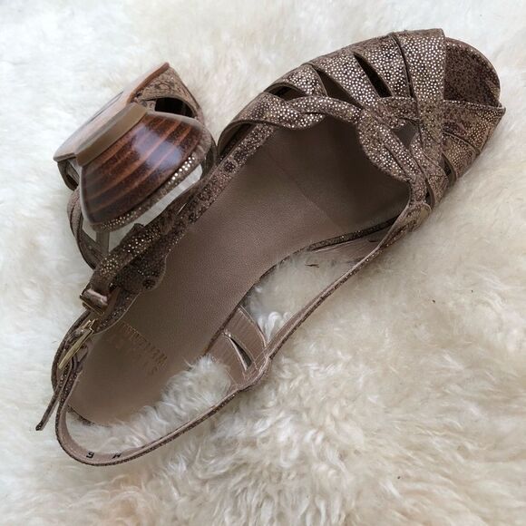 Stuart Weitzman gold suede metallic sandals flats 6 - Picture 5 of 6